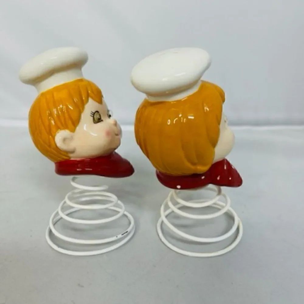 Campbell's Kids Moving Eyed Spring Base Ceramic Salt & Pepper Shaker Set Googly - Picture 3 of 5